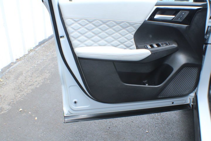 Used 2024 White Mitsubishi SEL image 6