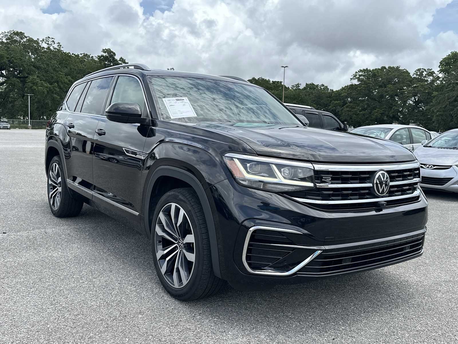 2022 Volkswagen Atlas 3.6L SEL Premium R-Line 4MOTION's photo