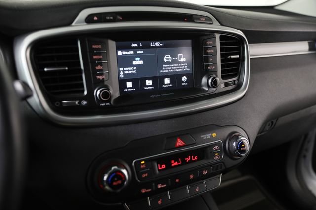 Used 2019 White Kia 2.4L LX image 9