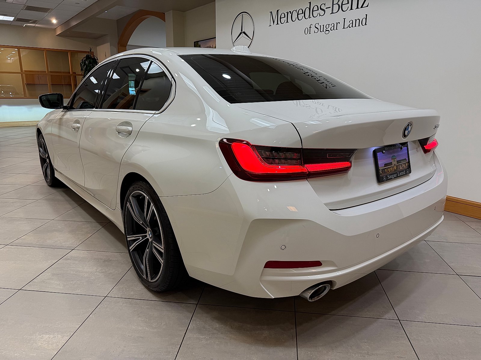 Used 2024  BMW  image 4