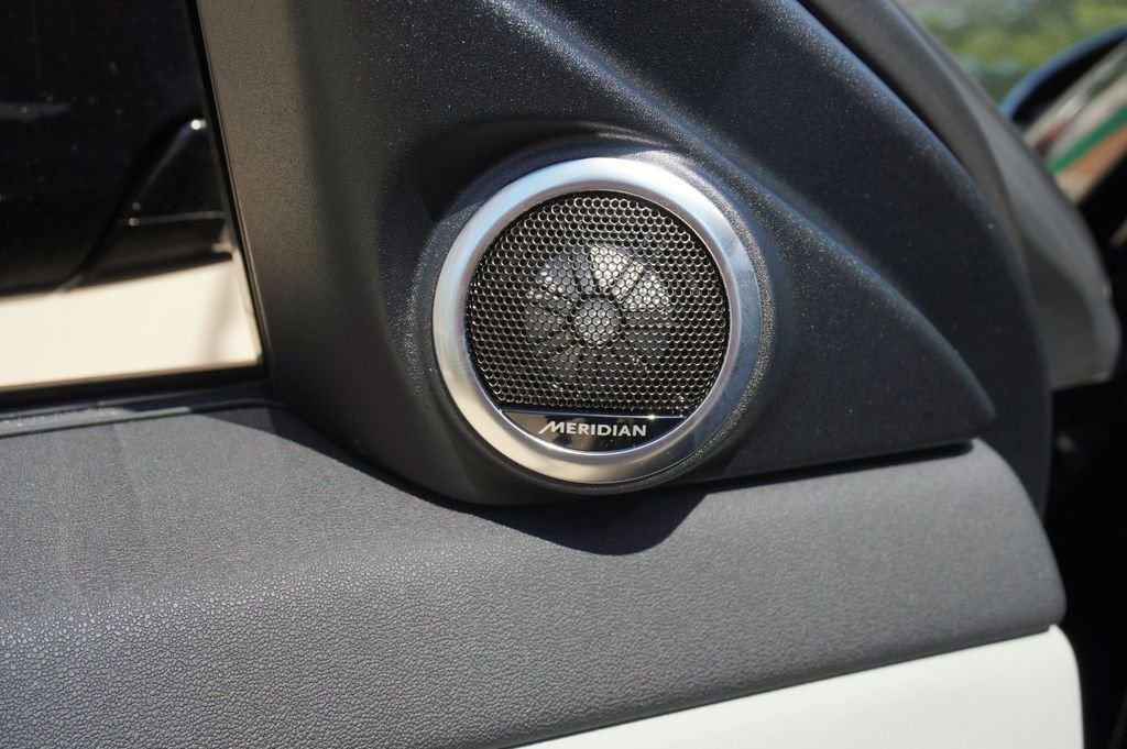 New 2026 Santorini Black Land Rover S image 11