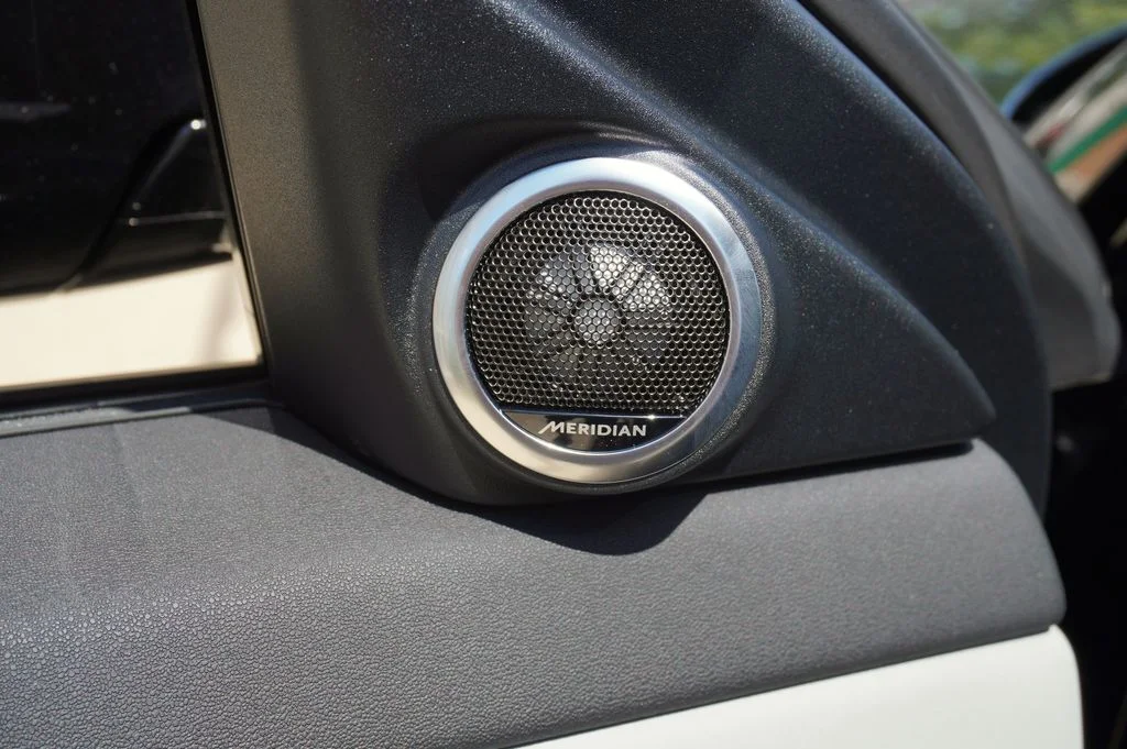 New 2026 Santorini Black Land Rover S image 11