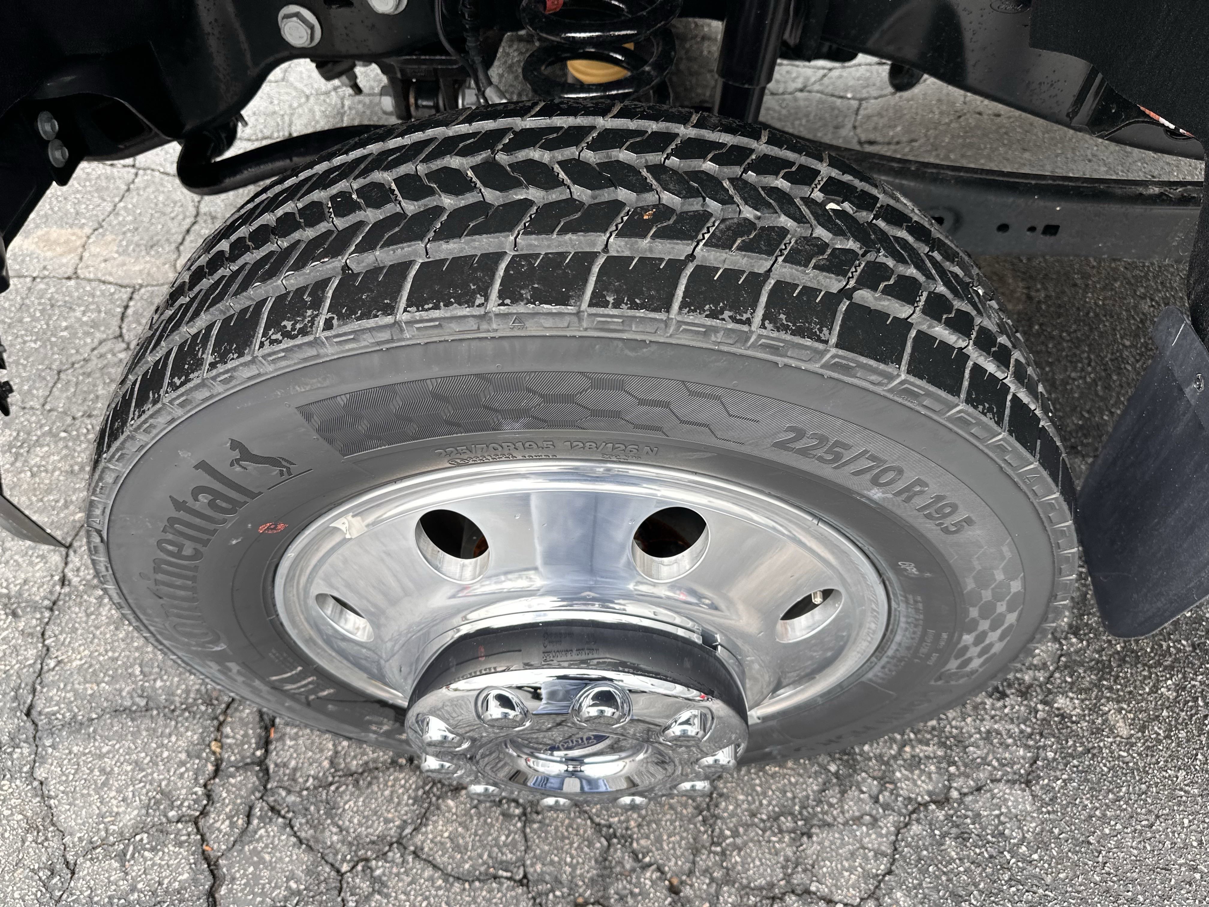 2025 Ford F-550 Super Duty Chassis Cab XLT - Photo 21