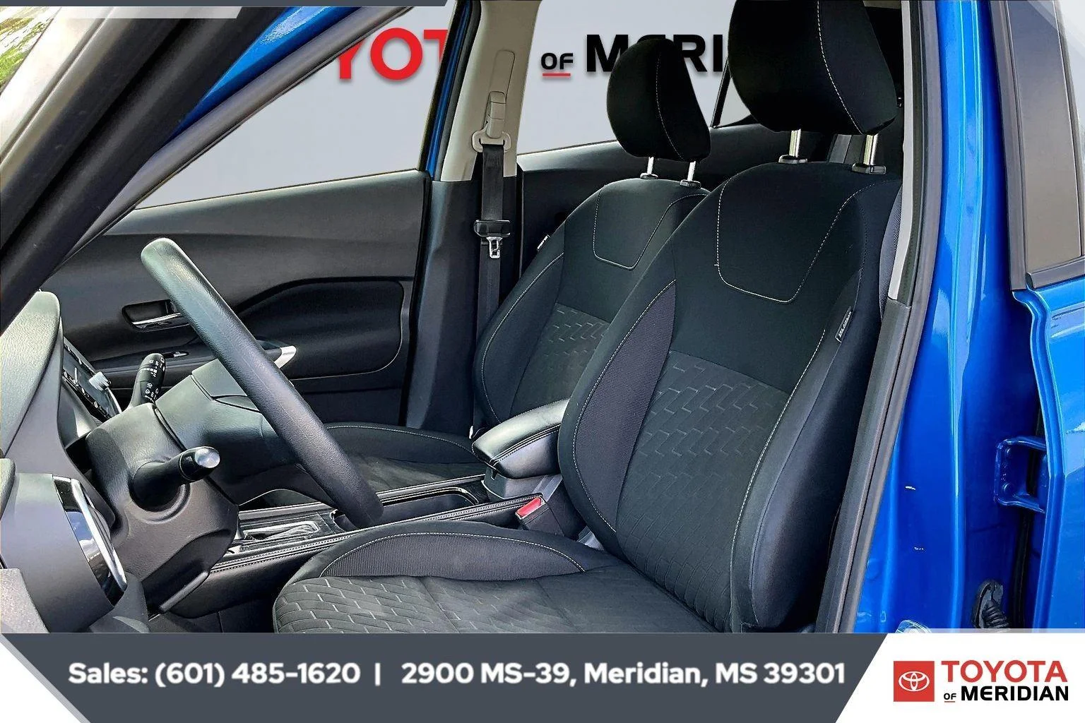 Used 2024 Electric Blue Metallic/Super Black Nissan SV image 17