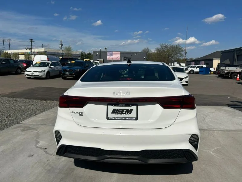 Used 2023 White Kia LX Sedan 4D image 48