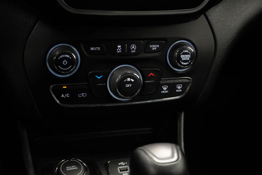 Used 2021 Red Jeep Latitude Lux image 28