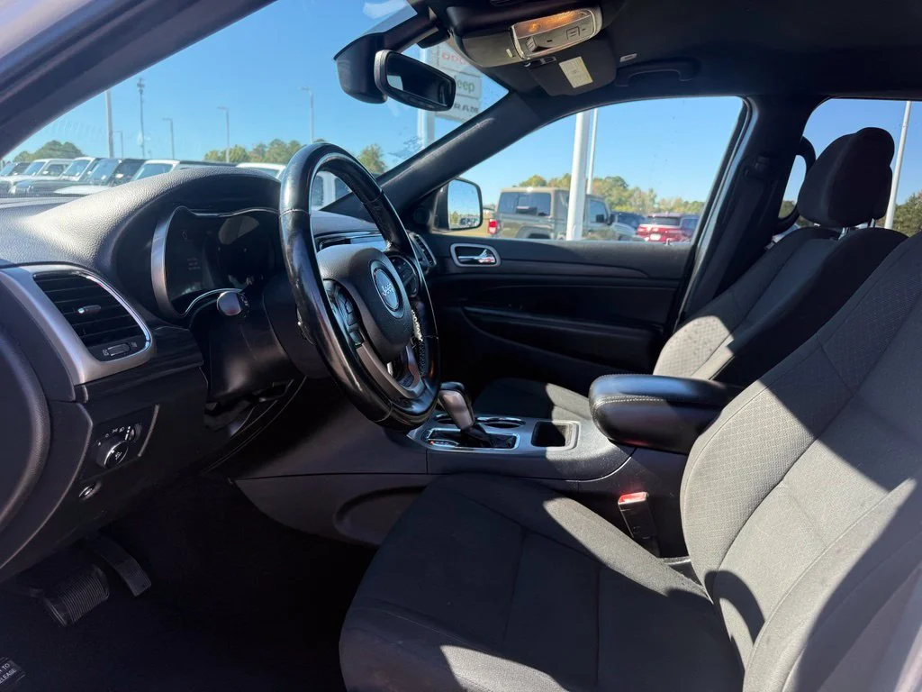 Used 2022 White Jeep Laredo E image 4