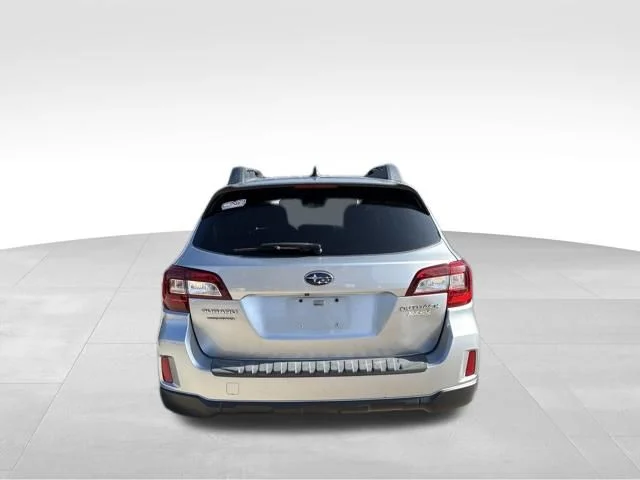 Used 2017 Silver Subaru 2.5i Premium image 5