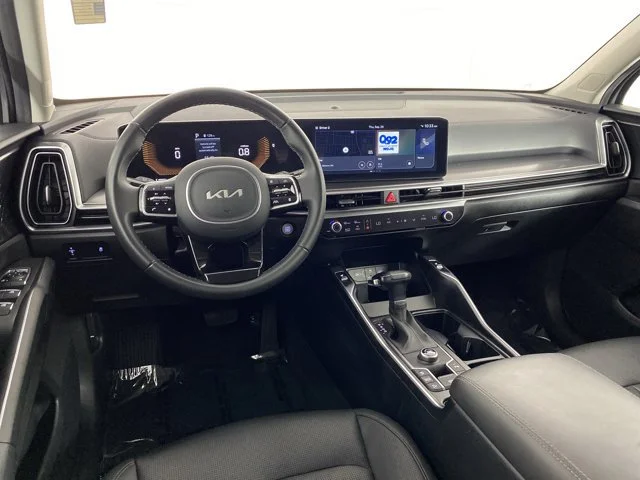 Used 2025 White Kia S image 18