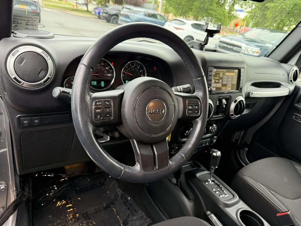 Used 2016 Silver Jeep Unlimited Rubicon image 2