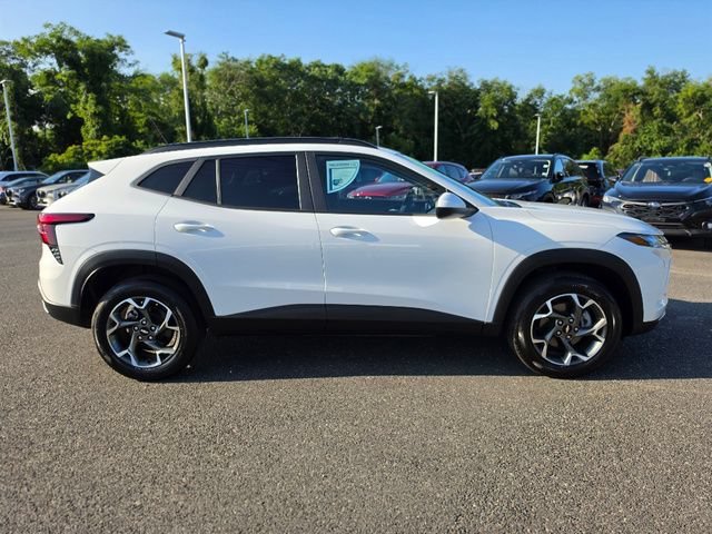 Used 2024 Summit White Chevrolet LT image 21