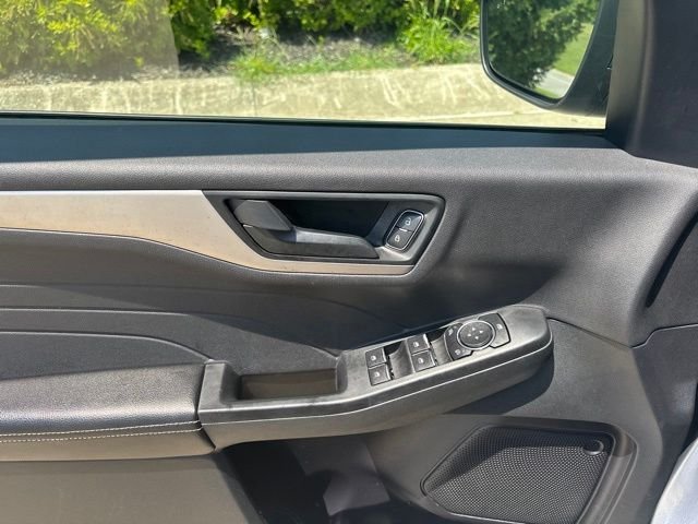 Used 2022 Blue Ford SE image 15