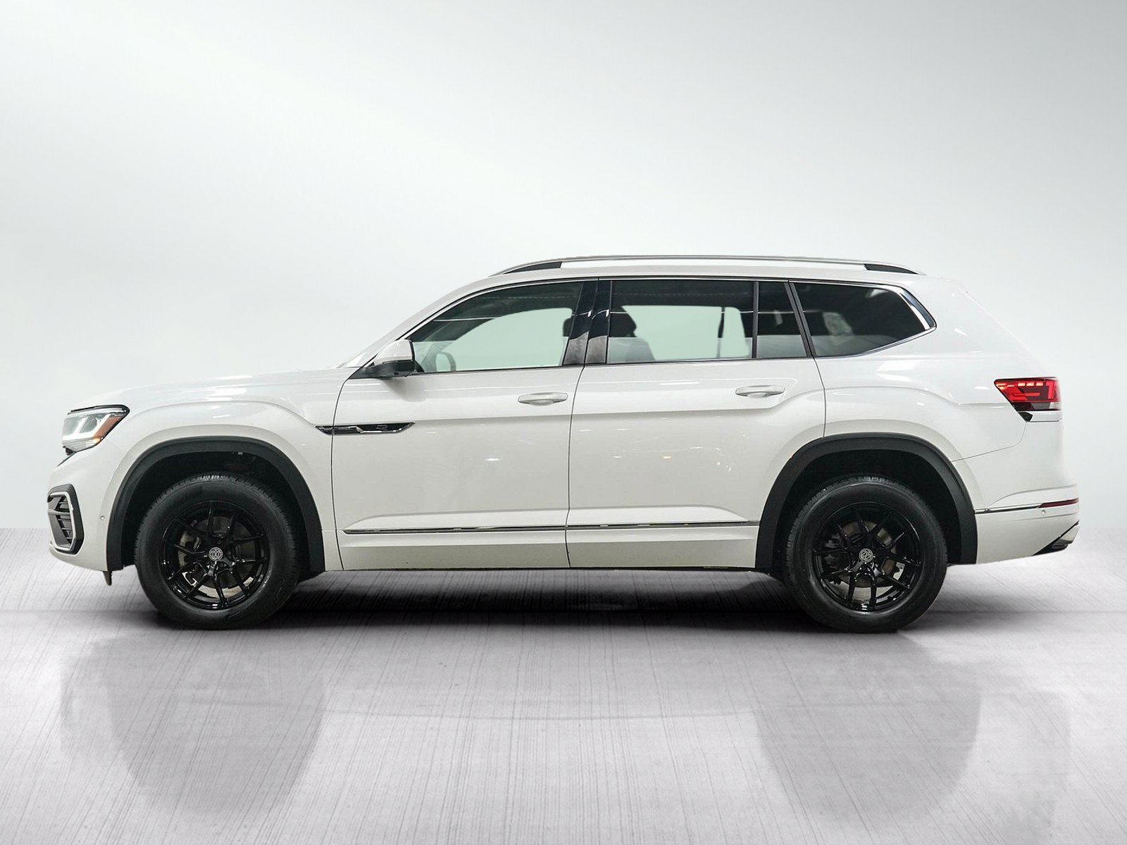 Used 2023 Volkswagen Atlas Execline with VIN 1V2FR2CA0PC510937 for sale in Minneapolis, Minnesota