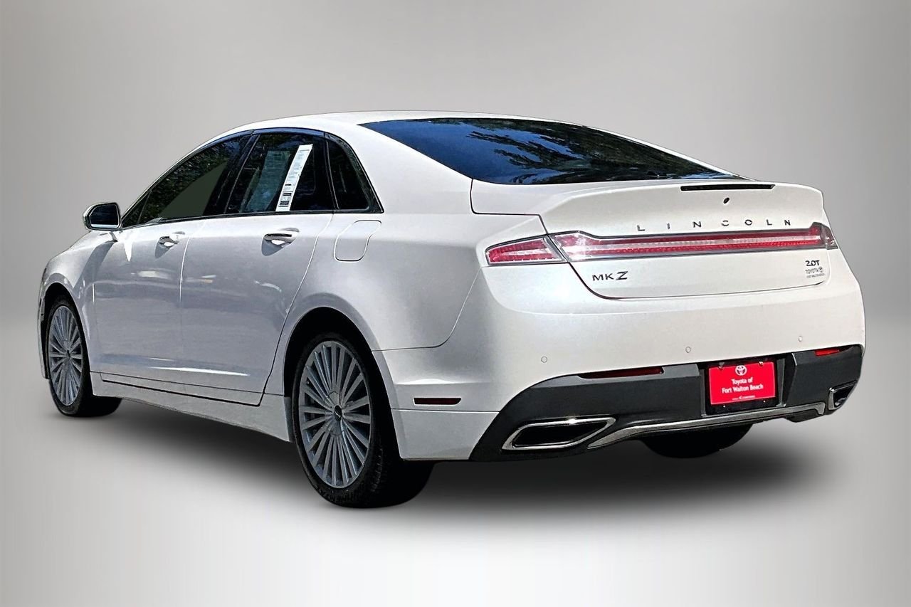 Used 2017 White Lincoln Reserve image 4