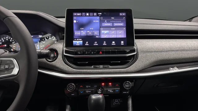 Used 2023 Crystal Metallic Jeep Latitude image 12
