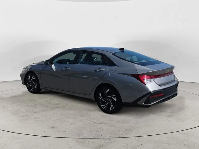 Used 2025  Hyundai SEL Convenience image 3