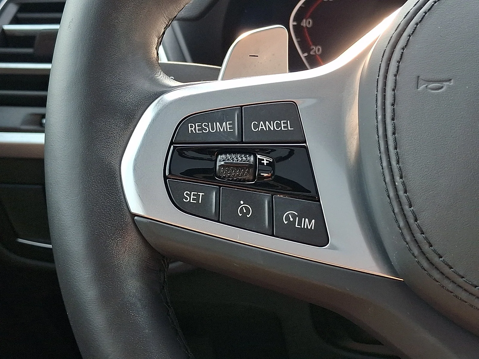 Used 2025 Alpine White BMW xDrive30i image 22