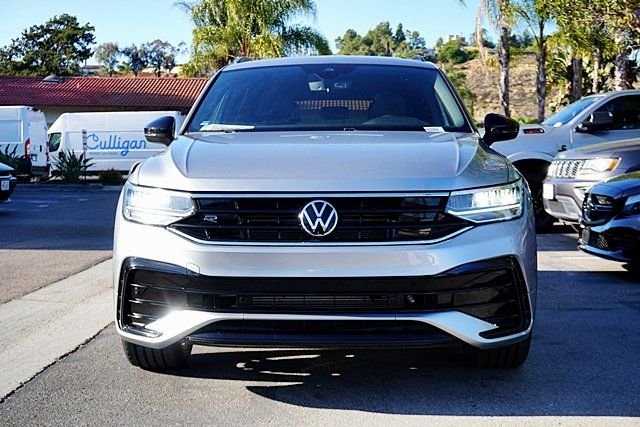 Used 2023 Silver Volkswagen 2.0T SE R-Line Black image 4