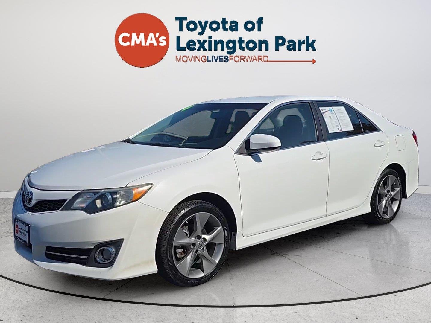 Used 2014 Super White Toyota SE V6 image 1