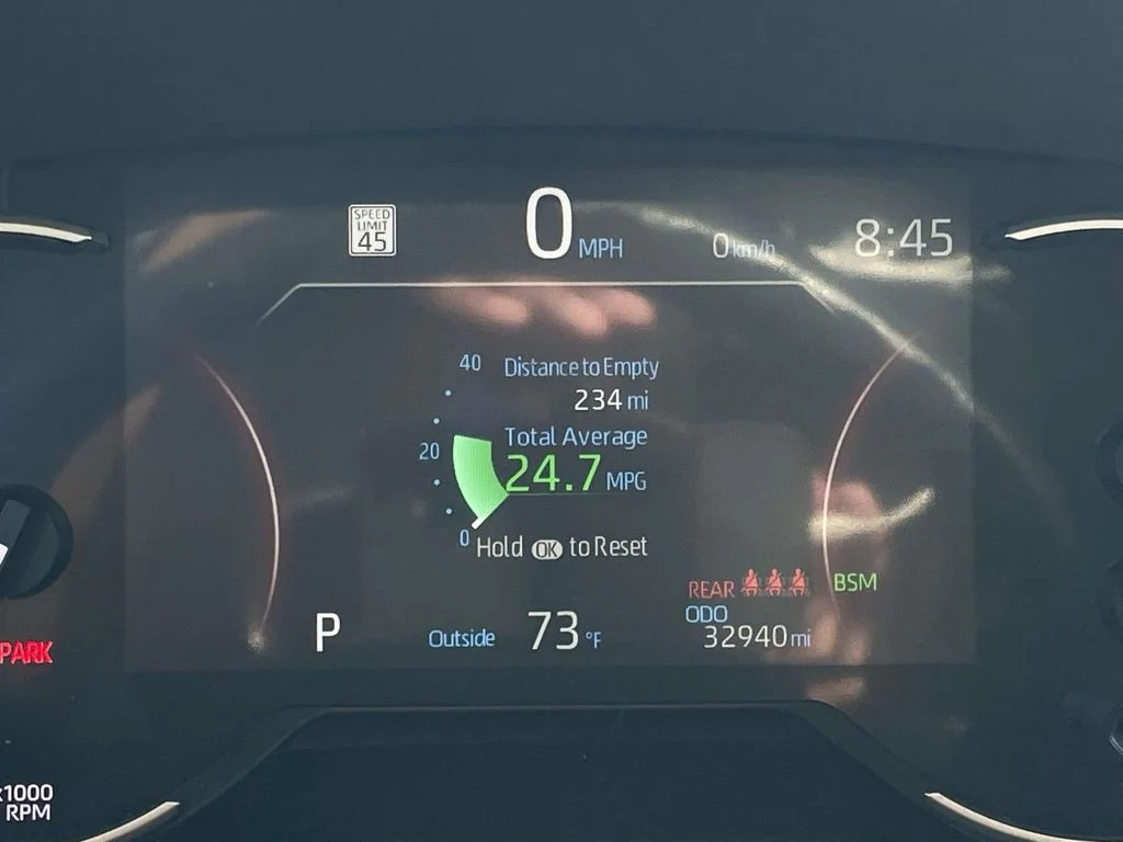 2025 Toyota RAV4 XLE - Photo 15