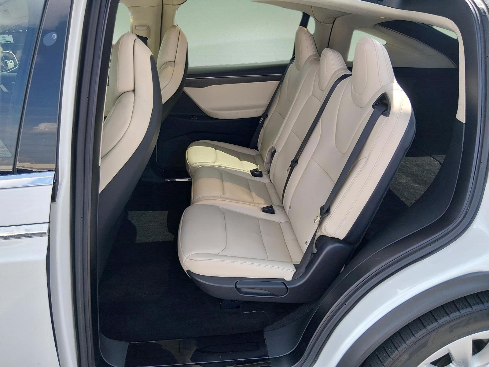 Used 2017  Tesla 90D image 20