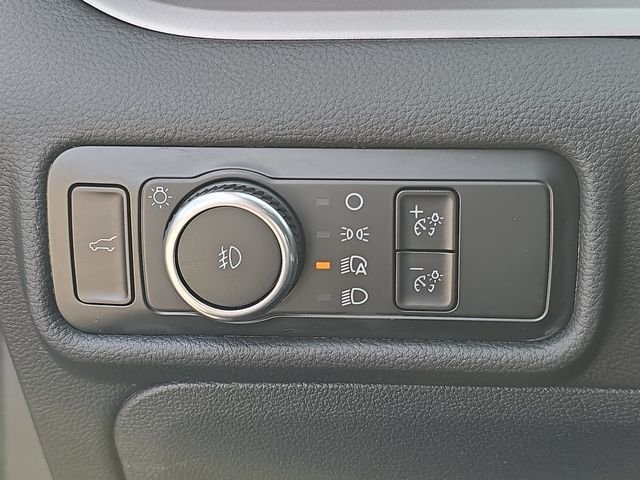 Used 2023 Silver Ford XLT image 21