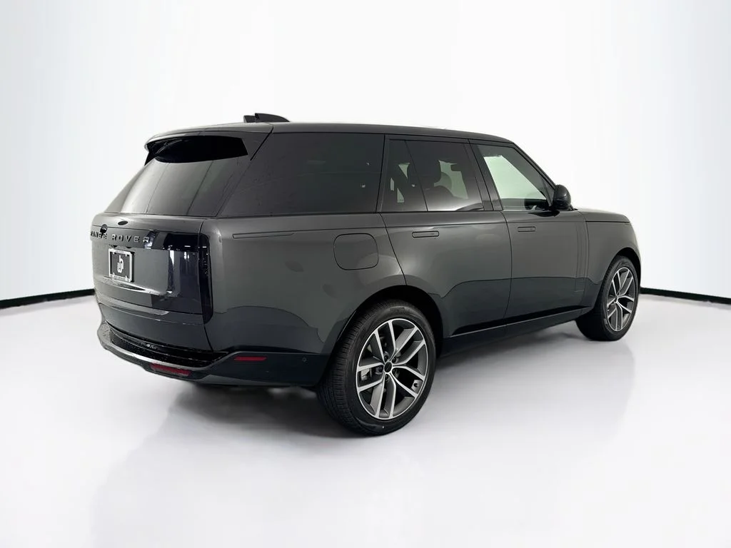 New 2026 Carpathian Grey Land Rover SE image 5