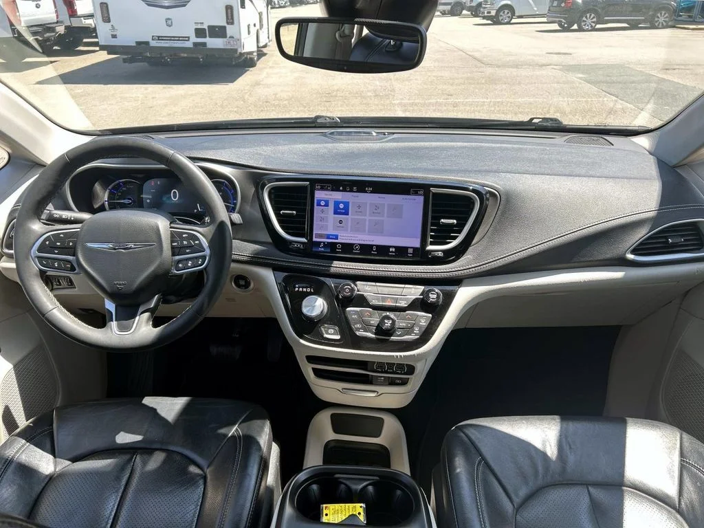 Used 2022 White Chrysler Touring L image 23
