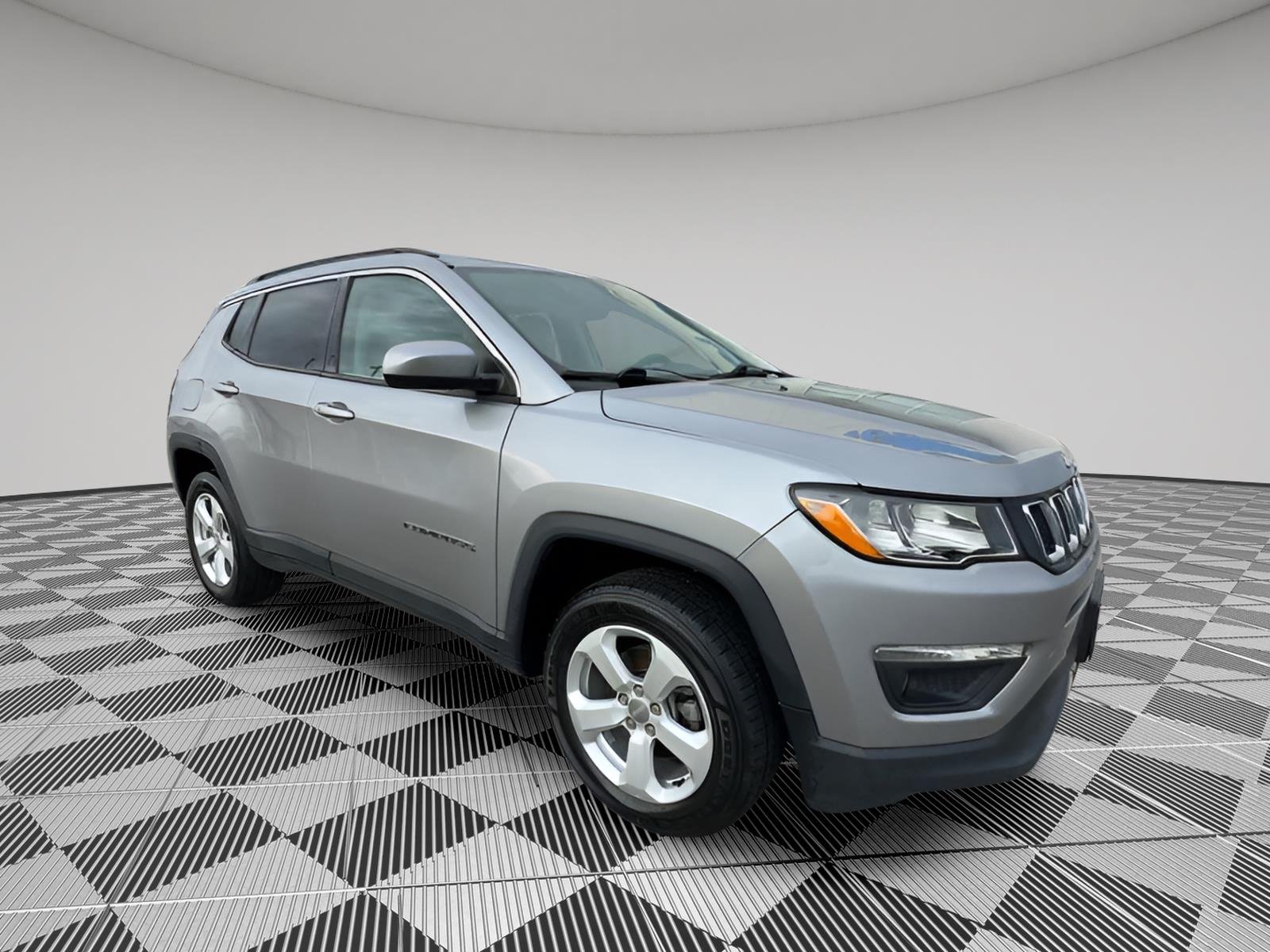 Used 2019 Jeep Compass Latitude with VIN 3C4NJDBB9KT628556 for sale in Kansas City