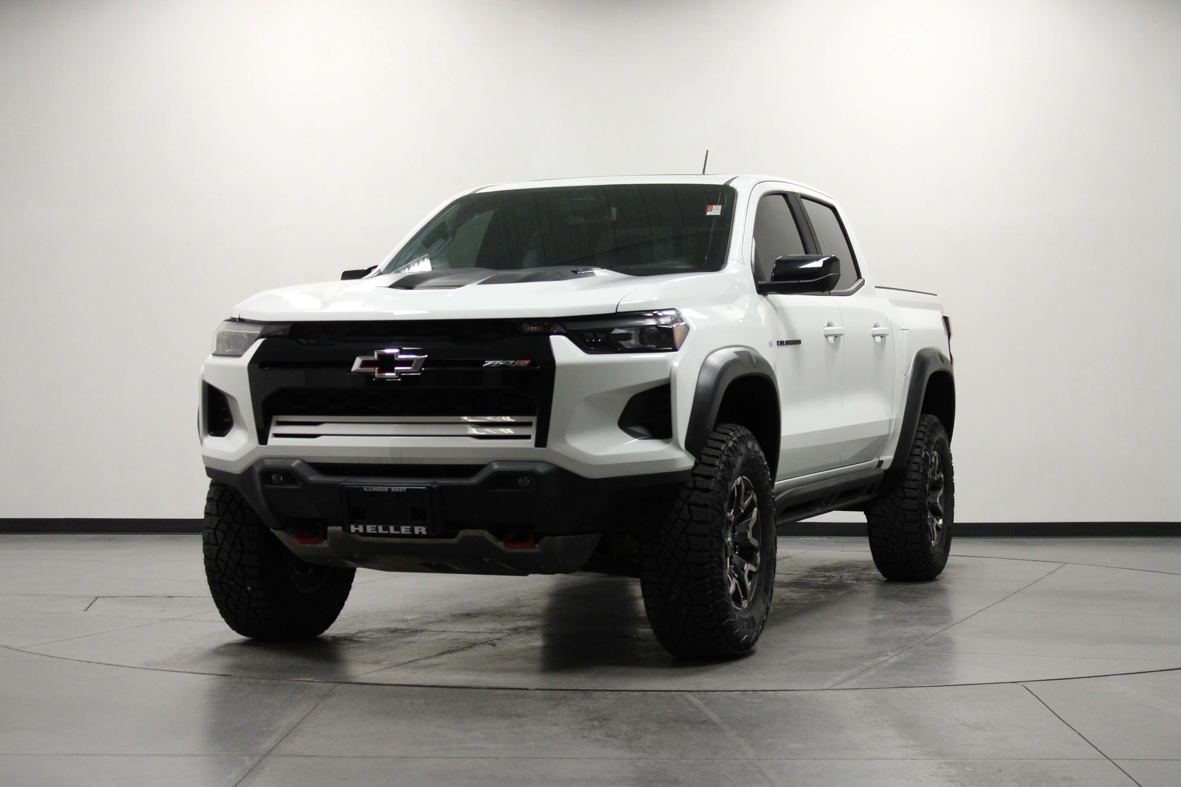 Used 2025 Summit White Chevrolet ZR2 image 8