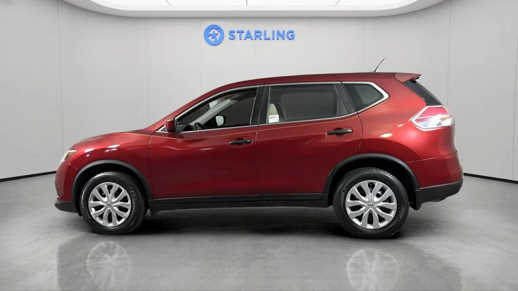Used 2016 Red Nissan S image 3