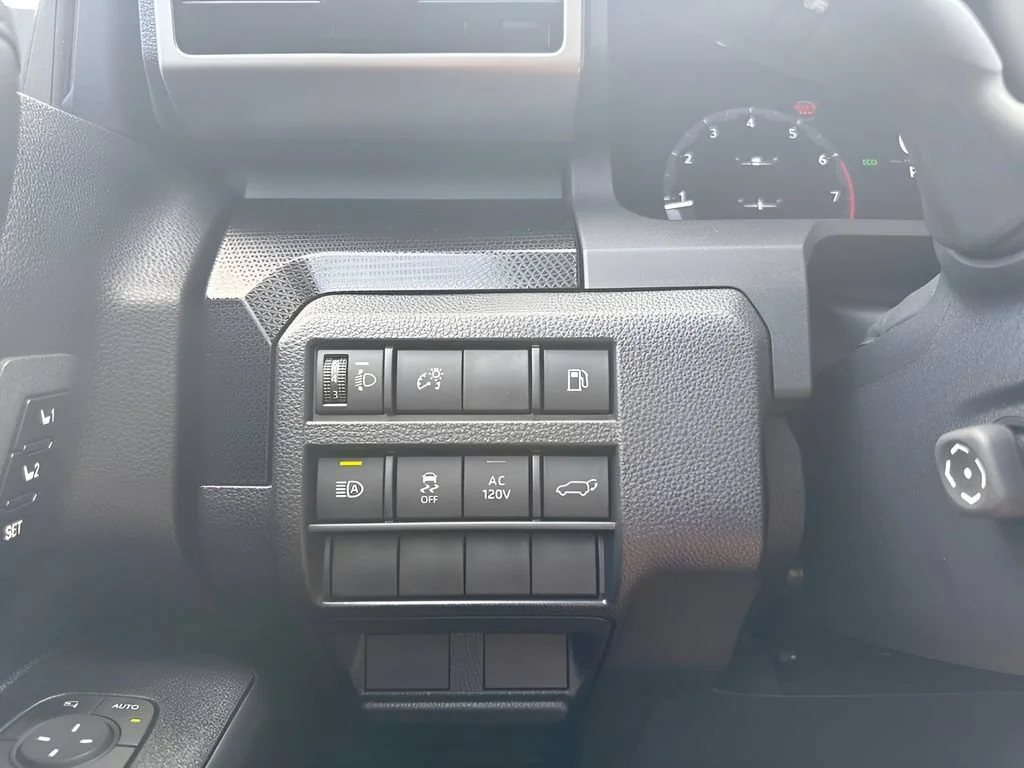 Used 2025  Toyota SR5 image 24