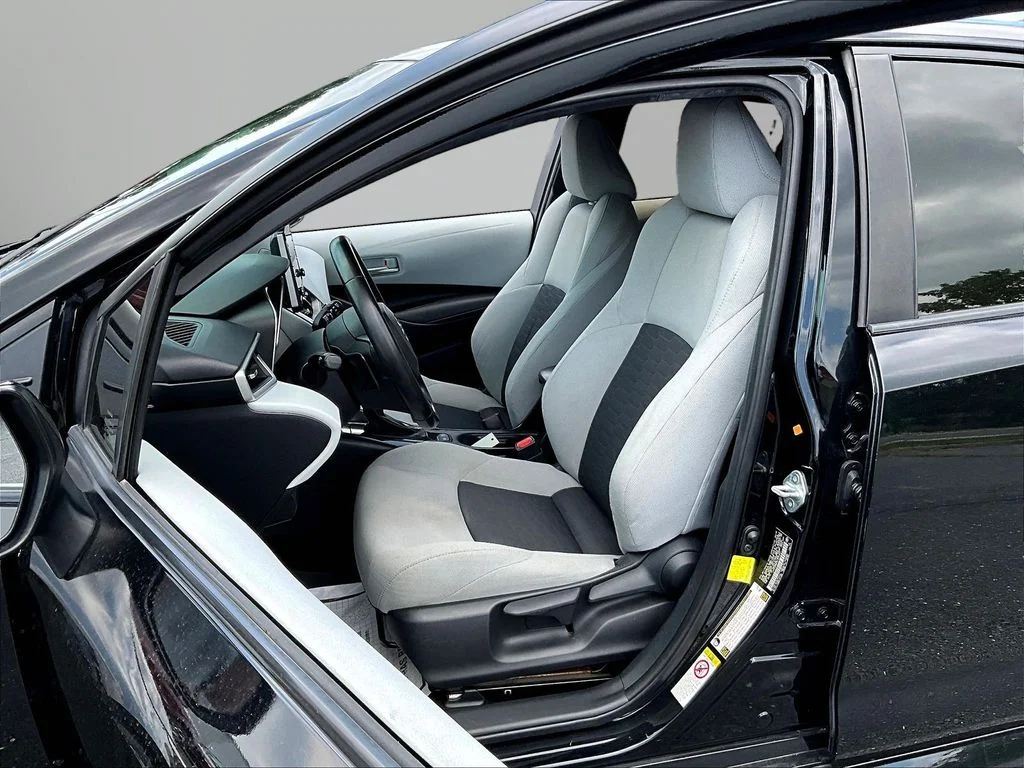 Used 2019 Midnight Black Metallic Toyota SE image 20