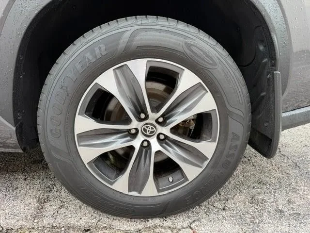 Used 2022 Gray Toyota XLE image 8