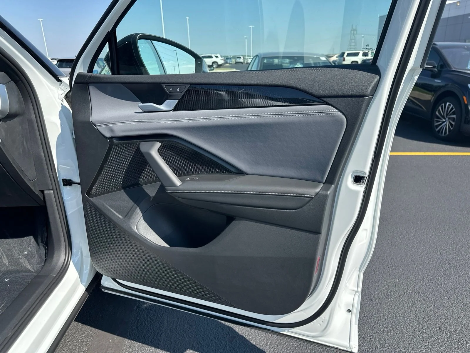 New 2026 White/off-white Volkswagen 2.0T SE R-Line Black image 42