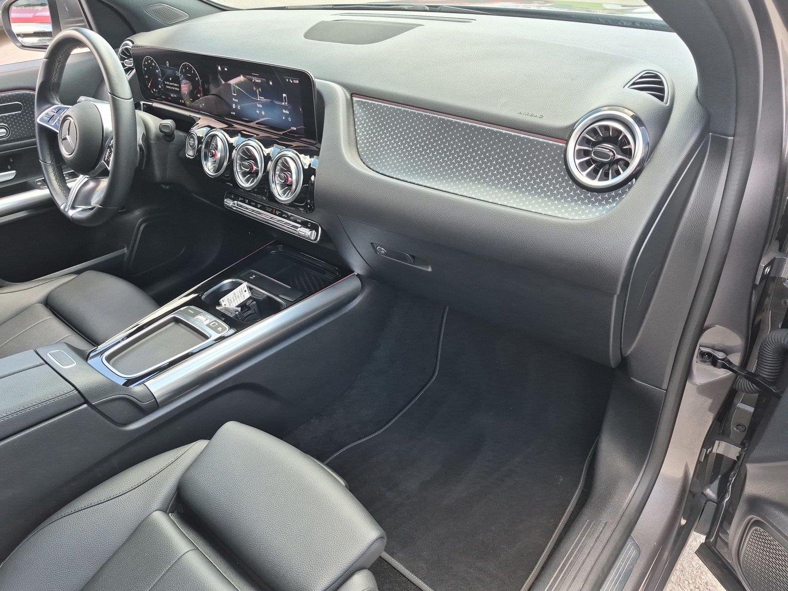 Used 2025 Mountain Grey Metallic Mercedes-Benz GLA 250 image 37