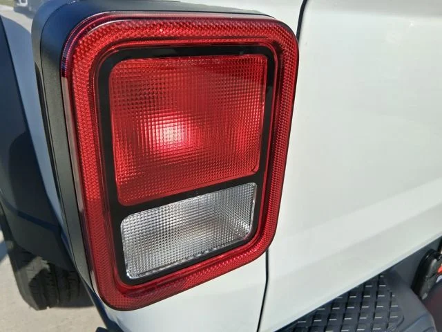 New 2026 Bright White Clear-Coat Exterior Paint Jeep Sport image 9