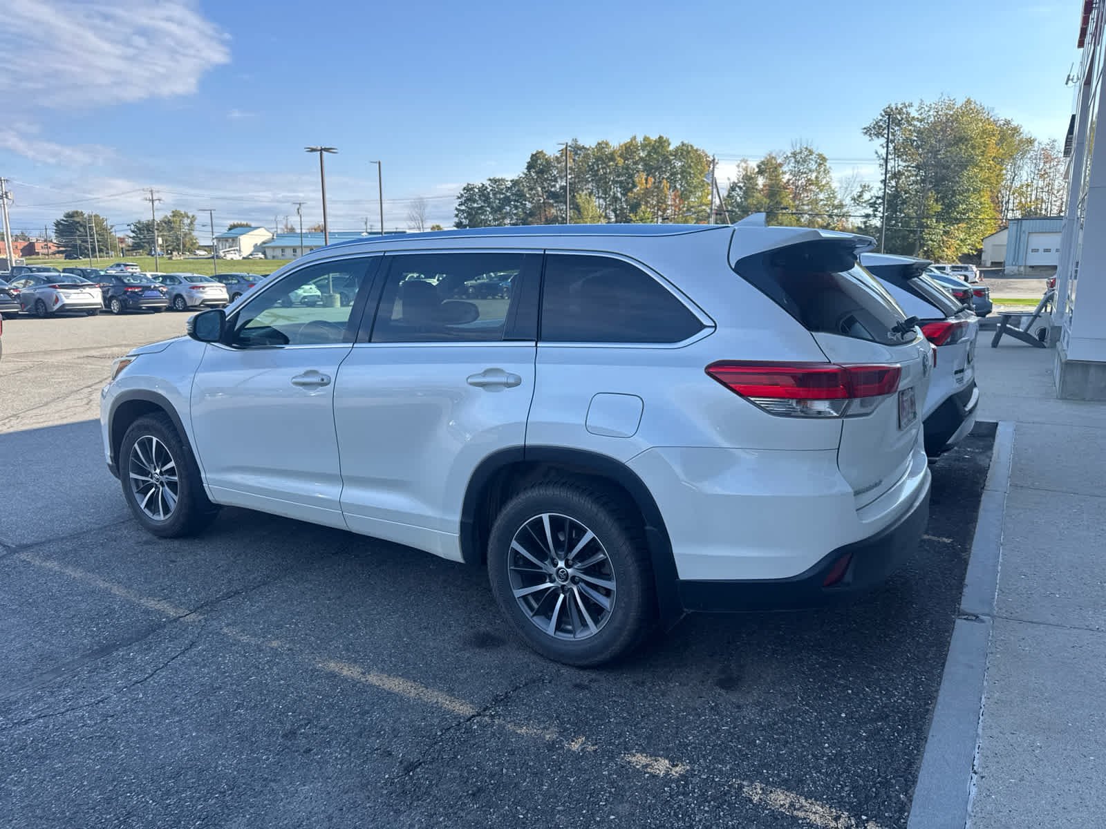 Used 2018 Toyota Highlander XLE with VIN 5TDJZRFH2JS487180 for sale in Waterville, ME