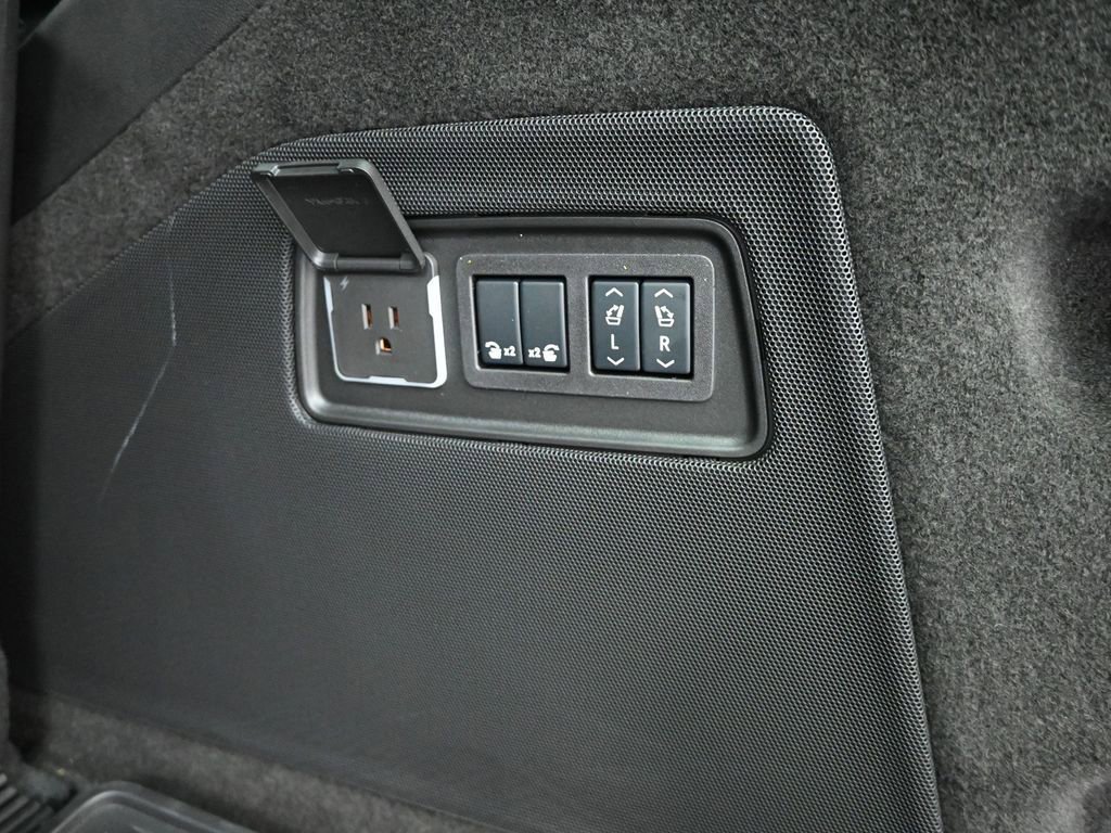 2025 Cadillac Escalade Premium Luxury - Photo 18