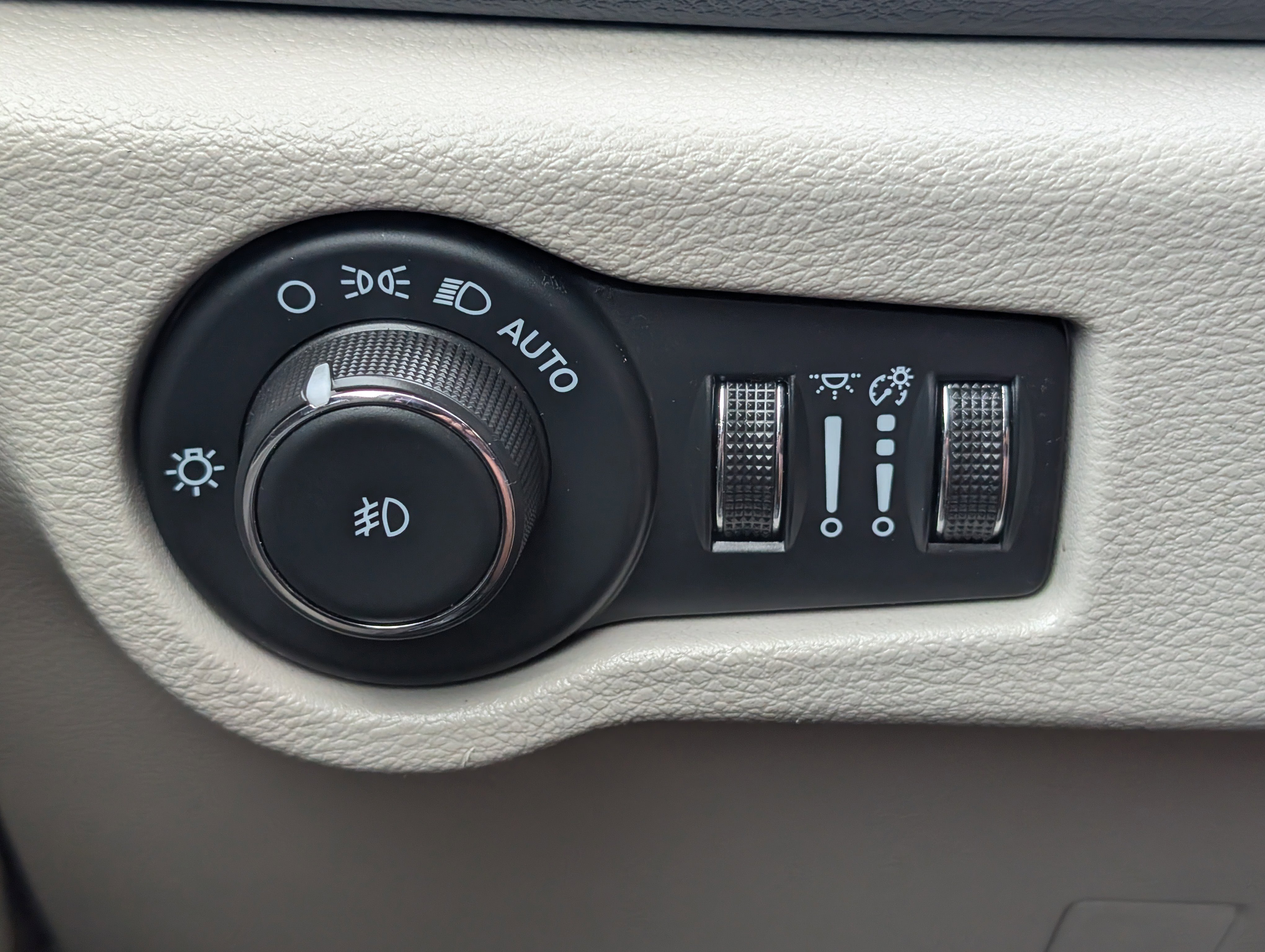 Used 2024 Bright White Clearcoat Chrysler Touring L image 14