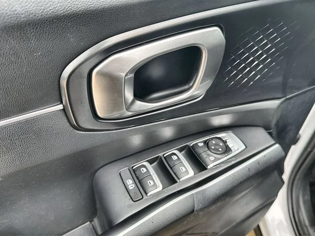 Used 2023 White Kia LX image 22