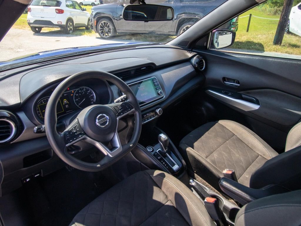 Used 2020 Blue Nissan SV image 6