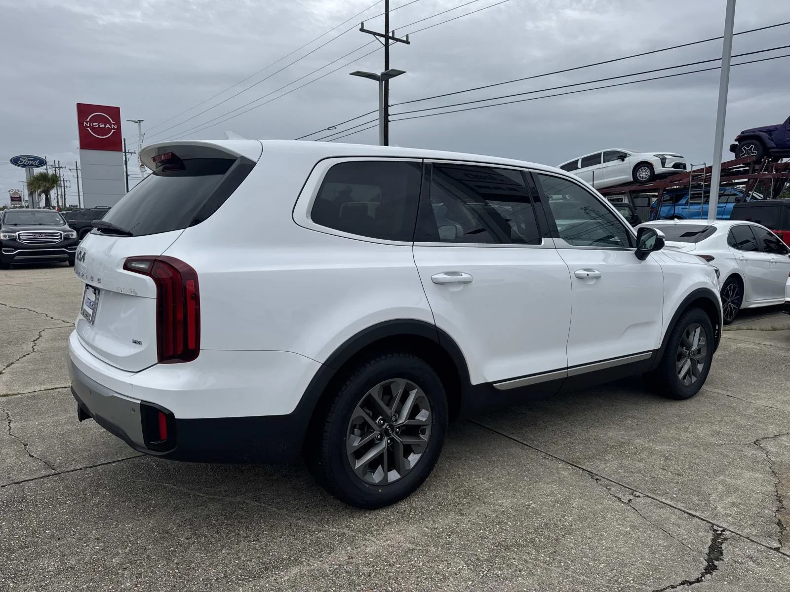 Used 2023 Glacial White Pearl Kia LX AWD image 7