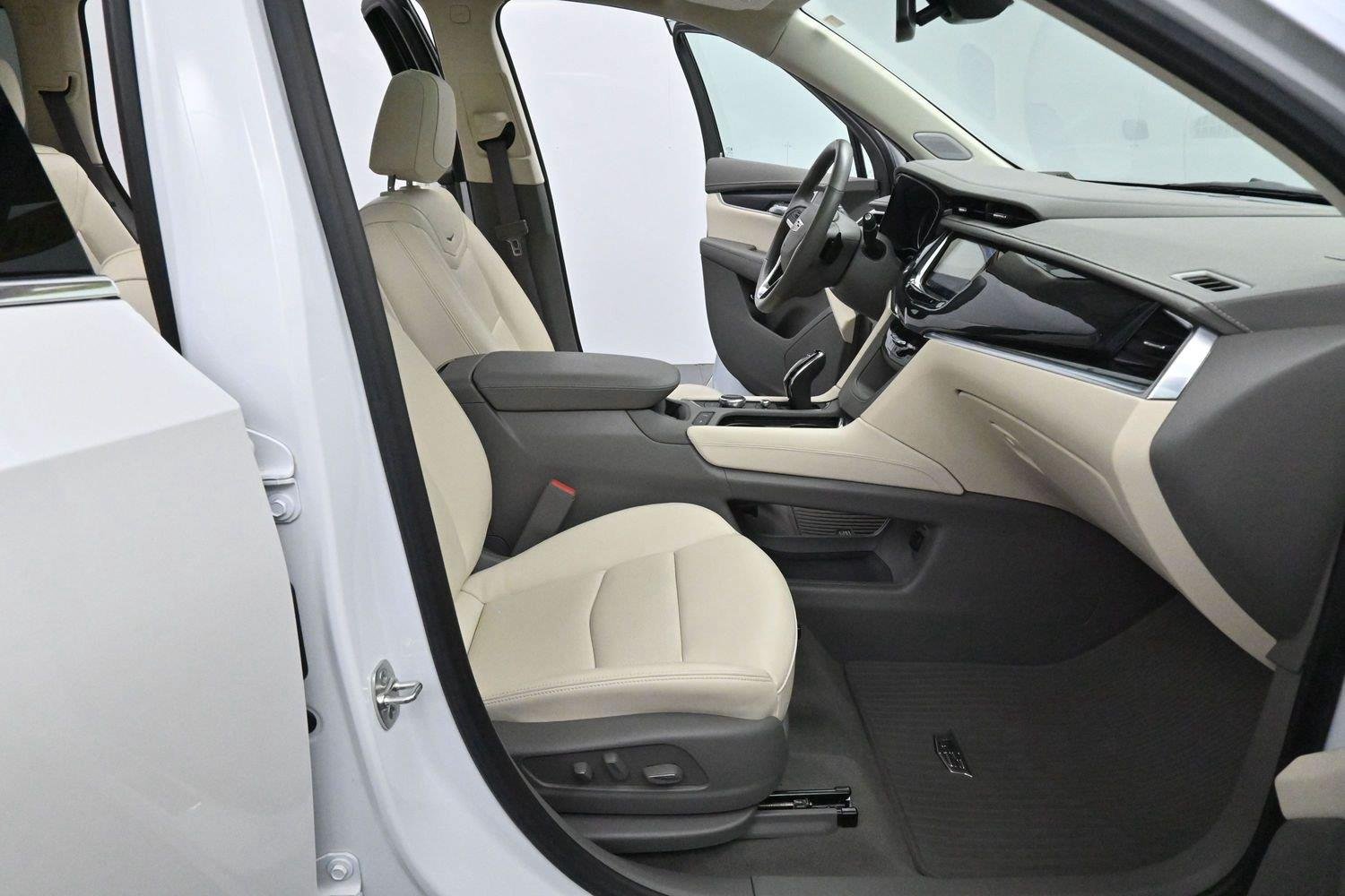 Used 2024 Crystal White Tricoat Cadillac Premium Luxury image 34