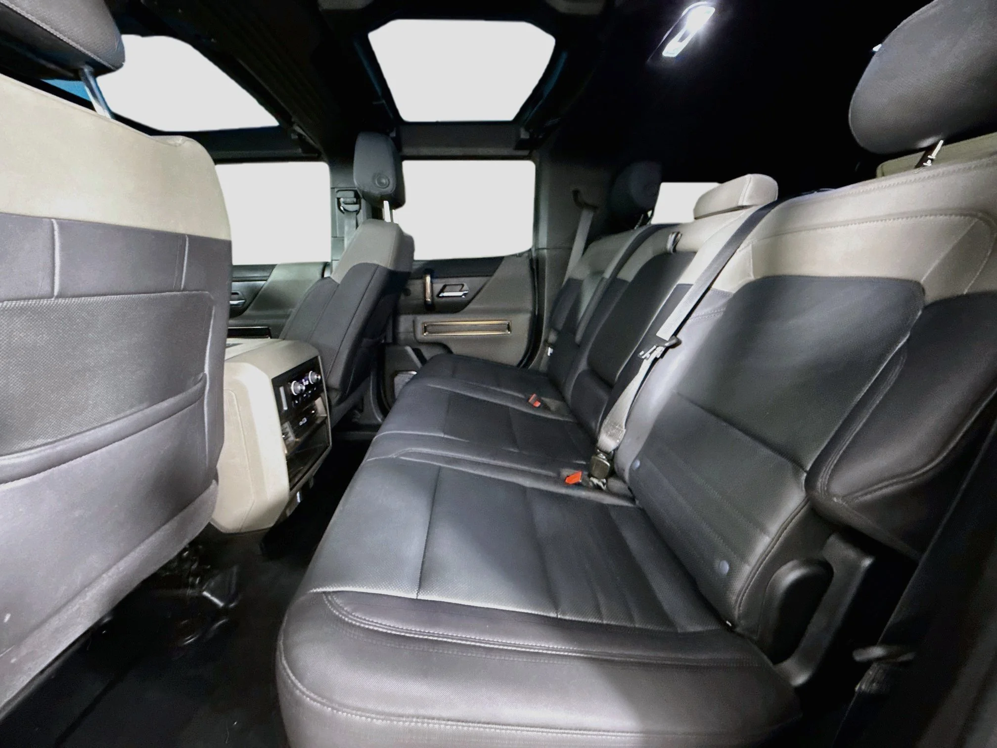 Used 2024 Interstellar White GMC 2X image 27