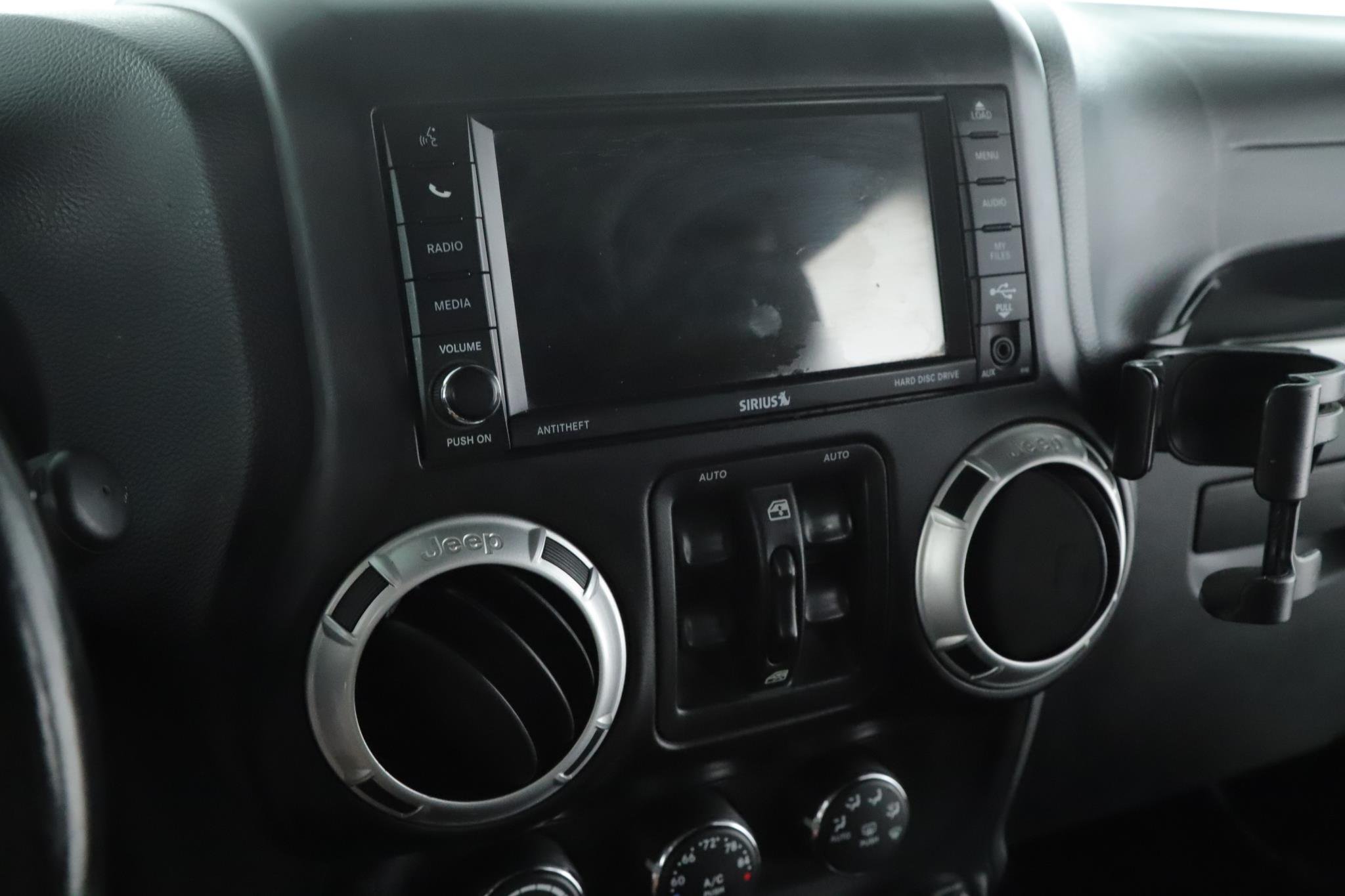 2014 Jeep Wrangler Unlimited Sahara - Photo 10