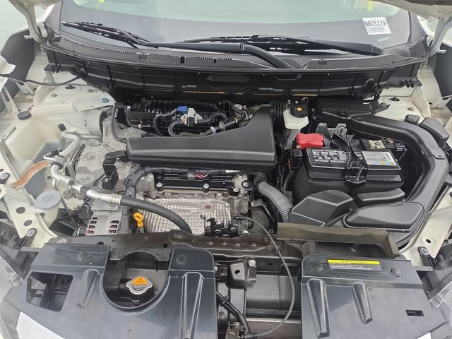 Used 2019 White Nissan S image 28