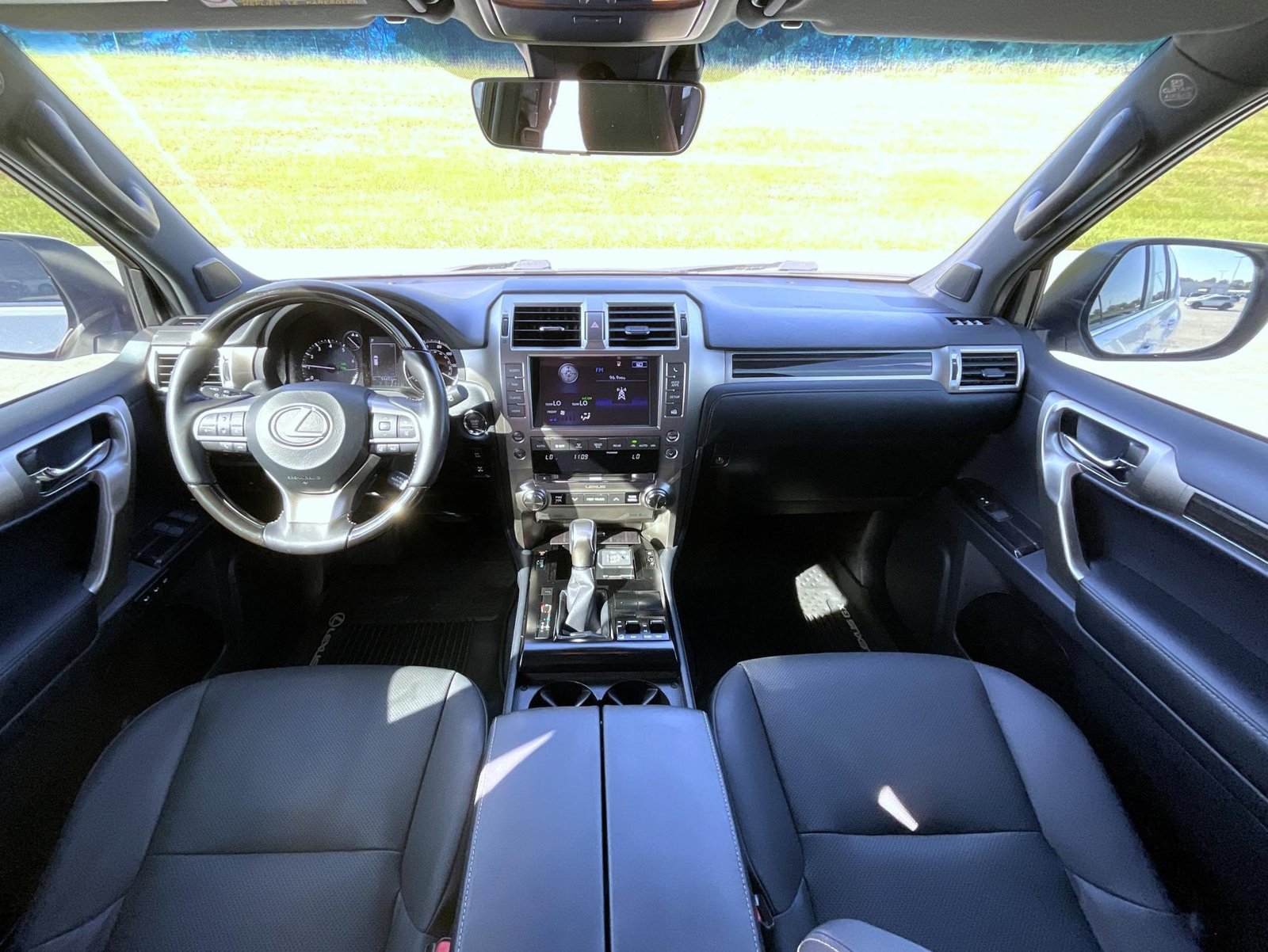 Used 2021 White Lexus 460 image 15