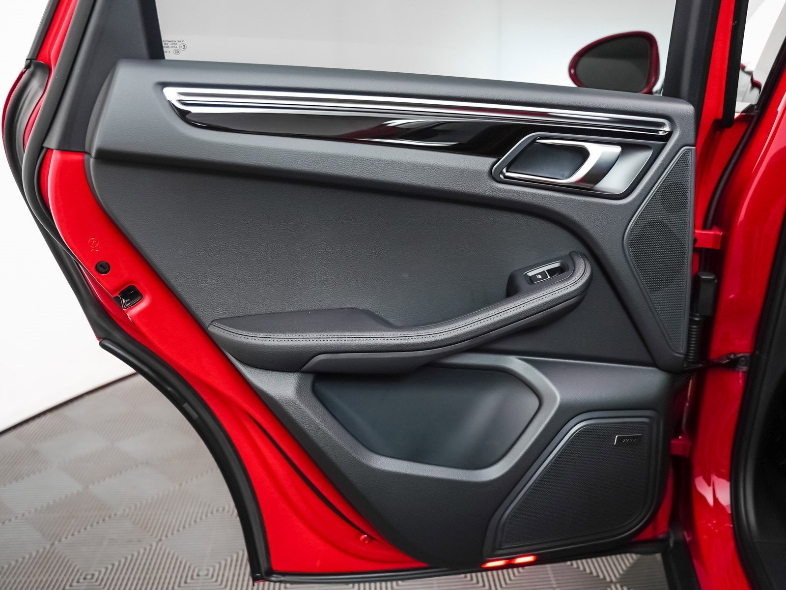 2026 Porsche Macan - Photo 26