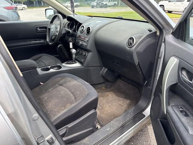 Used 2010 Silver Nissan S image 7